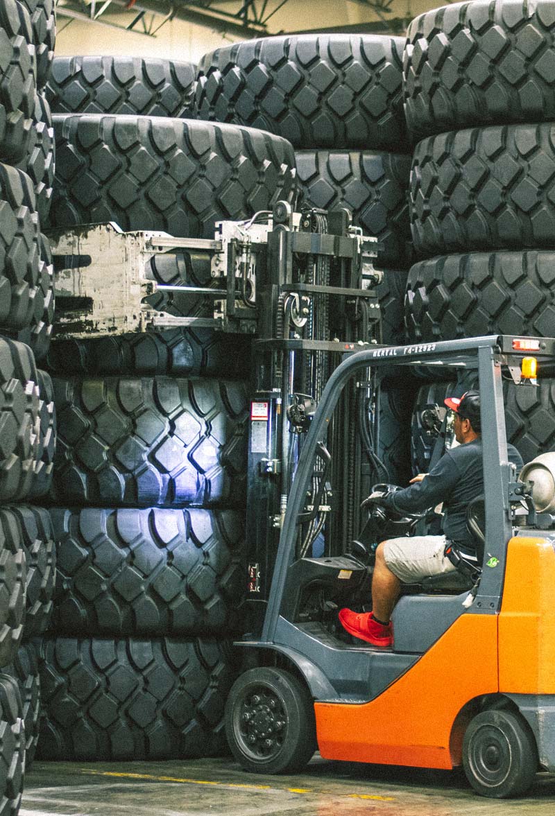Forklift-warehouse-01